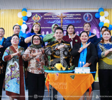 Ujoh Bilang – Wakil Bupati Mahakam Ulu mewakili Bupati Mahakam Ulu menghadiri Peringatan Hari Ulang Tahun (HUT) Wanita Katolik Republik Indonesia (WKRI) ke-102 Tahun 2026 yang diselenggarakan di Aula Gereja Paroki Santo Petrus Ujoh Bilang, Jumat (31/07/2026). 