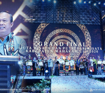 Samarinda – Grand Final Pemilihan Duta Wisata dan Putri Pariwisata Kabupaten Mahakam Ulu (Mahulu) Tahun 2026 berlangsung meriah di Crystal Ballroom Hotel Mercure Samarinda, Senin (06/07/2026) malam, sekaligus menjadi momentum lahirnya generasi muda unggulan sebagai wajah promosi daerah.