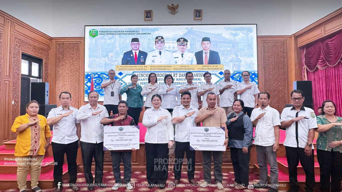 Ujoh Bilang – Bupati Mahakam Ulu (Mahulu), Angela Idang Belawan, secara resmi meluncurkan Program Rukun Tetangga (RT) dan Bantuan Keuangan Khusus (BKK) RT pada Kecamatan Long Bagun sebagai langkah memperkuat pembangunan berbasis masyarakat. Peluncuran program tersebut dilaksanakan di Ballroom Kantor Bupati Lt.3, Rabu (1/7/26).