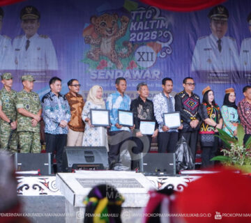 Kutai Barat – Mewakili Bupati Mahakam Ulu (Mahulu) Angela Idang Belawan, Wakil Bupati (Wabup) Mahulu, Suhuk, S.E., menghadiri pembukaan Gelar Teknologi Tepat Guna (TTG) XII Tingkat Provinsi Kalimantan Timur yang digelar di Taman Budaya Sendawar (TBS), Kabupaten Kutai Barat, Selasa (21/07/2026) pagi.