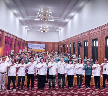 Ujoh Bilang – Pemerintah Kabupaten (Pemkab) Mahakam Ulu (Mahulu) terus memperkuat pembangunan berbasis keluarga melalui peluncuran Program Dasawisma Kecamatan Long Bagun. Program tersebut diluncurkan langsung oleh Bupati Mahakam Ulu, Angela Idang Belawan, sebagai bagian dari strategi memperkuat pemberdayaan masyarakat dari tingkat paling dasar yang dilaksanakan di Ballroom Kantor Bupati Lt.3. Rabu (1/7/26)