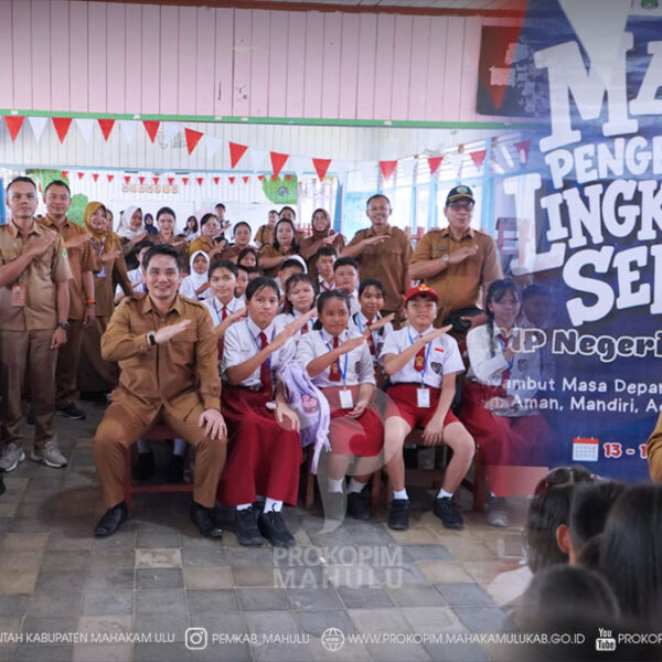 Cover Berita Edit 2026 Ujoh Bilang – Wakil Bupati (Wabup) Mahakam Ulu (Mahulu), Suhuk, S.E., melakukan monitoring dan evaluasi pelaksanaan Masa Pengenalan Lingkungan Sekolah (MPLS) Tahun Ajaran 2026/2027 di SD Negeri 01 Long Bagun dan SMP Negeri 01 Long Bagun, Senin (13/7/2026).