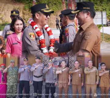 Ujoh Bilang – Wakil Bupati (Wabup) Mahakam Ulu (Mahulu), Suhuk, S.E., menghadiri prosesi penyambutan Kapolres Mahakam Ulu yang baru AKBP Roni Wijaya, S.I.K., yang dihadiri Pejabat Lama Kapolres Mahulu AKBP Eko Alamsyah, A.Md., S.H., M.H., di halaman Markas Komando (Mako) Polres Mahakam Ulu, Senin (14/07/2026) pagi.