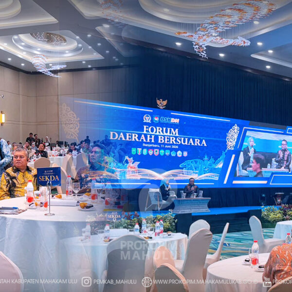 BANJARBARU – Sekretaris Daerah (Sekda) Kabupaten Mahakam Ulu (Mahulu), Dr. Stephanus Madang, S.Sos., M.M., menghadiri Rapat Koordinasi (Rakor) Regional Monitoring dan Evaluasi Pelaksanaan Program Direktif Presiden Batch III yang diselenggarakan di Banjarbaru, Kalimantan Selatan. Kamis (11/06/26) 