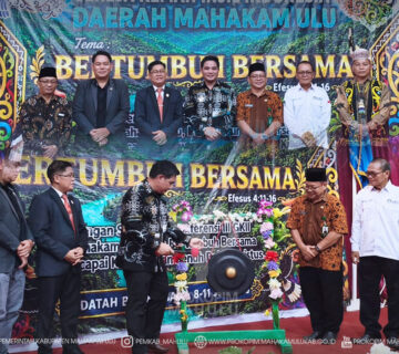 Datah Bilang – Bupati Mahakam Ulu (Mahulu), Angela Idang Belawan, yang diwakili Wakil Bupati (Wabup) Mahulu, Suhuk, S.E., secara resmi membuka Konferensi Ke-III GKII Daerah Mahulu yang berlangsung di GKII Datah Bilang Baru, Kecamatan Long Hubung, Rabu (08/07/2026) malam.
