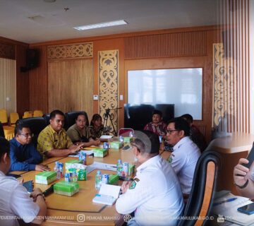 Ujoh Bilang – Pemerintah Kabupaten (Pemkab) Mahakam Ulu (Mahulu), menyatakan dukungan terhadap rencana Kementerian Agama (Kemenag) Republik Indonesia Mahulu untuk mendirikan Sekolah Menengah Agama Katolik (SMAK) Negeri di Kabupaten Mahakam Ulu. Dukungan tersebut disampaikan Wakil Bupati Mahulu, Suhuk, S.E., saat menerima audiensi Kemenag bersama unsur Gereja Katolik di Ruang Rapat Wakil Bupati, Rabu (15/07/2026).