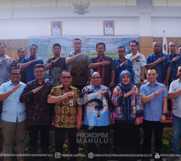 Ujoh Bilang – Sekretaris Daerah (Sekda) Kabupaten Mahakam Ulu (Mahulu), Dr. Stephanus Madang, S.Sos., M.M., secara resmi membuka kegiatan Presentasi Laporan Akhir Tujuh Kajian Strategis hasil kerja sama Pemerintah Kabupaten (Pemkab) Mahulu dengan Universitas Negeri Surabaya (UNESA) yang berlangsung di Ruang Rapat Badan Perencanaan, Pembangunan, Penelitian, dan Pengembangan Daerah (Bappelitbangda) Kabupaten Mahakam Ulu, Kamis (16/07/2026). 