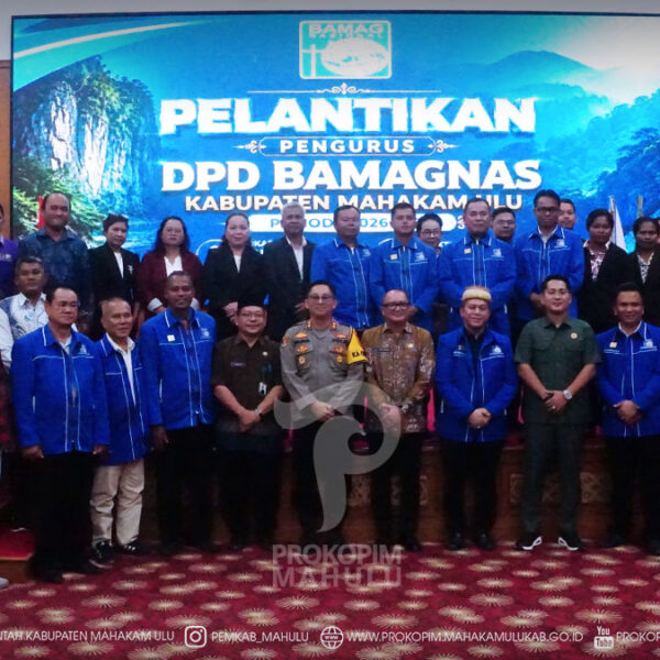 Cover Berita Edit 2026(26) Ujoh Bilang – Mewakili Bupati Mahakam Ulu (Mahulu), Angela Idang Belawan, Staf Ahli Bidang Pemerintahan dan Kesejahteraan Rakyat, Gerry Gregorius, S.E., M.Si., Ak., CA., menghadiri Pelantikan Pengurus Dewan Pimpinan Daerah Badan Musyawarah Antar Gereja Nasional (DPD BAMAGNAS) Kabupaten Mahulu Masa Bakti 2026-2031 di Ballroom Lantai III Kantor Bupati, Jumat (24/07/2026).