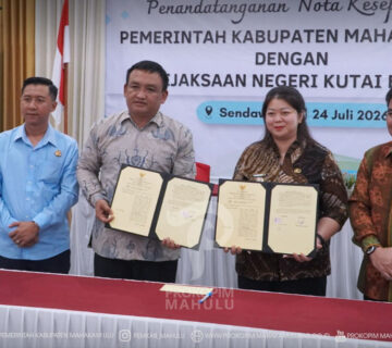 Kutai Barat – Pemerintah Kabupaten (Pemkab) Mahakam Ulu (Mahulu) bersama Kejaksaan Negeri Kutai Barat resmi menandatangani Perpanjangan Nota Kesepakatan tentang kerja sama di bidang hukum. Penandatanganan dilakukan langsung oleh Bupati Mahakam Ulu, Angela Idang Belawan, bersama Kepala Kejaksaan Negeri Kutai Barat, Dr. Yon Yuviasro, S.H., M.H., di Hotel Sidodadi, Kabupaten Kutai Barat, Jumat (24/7/2026).