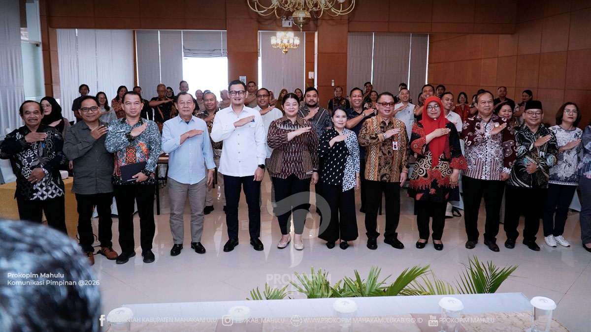 Samarinda – Bupati Mahakam Ulu (Mahulu), Angela Idang Belawan, secara resmi membuka Rapat Koordinasi (Rakor) Sosialisasi Tugas dan Fungsi Tim Pembina Pos Pelayanan Terpadu (TP Posyandu) Kabupaten Mahakam Ulu, sebagai langkah strategis memperkuat pelayanan dasar yang terintegrasi lintas sektor, bertempat di Hotel Puri Senyiur Samarinda. Sabtu (08/08/2026)