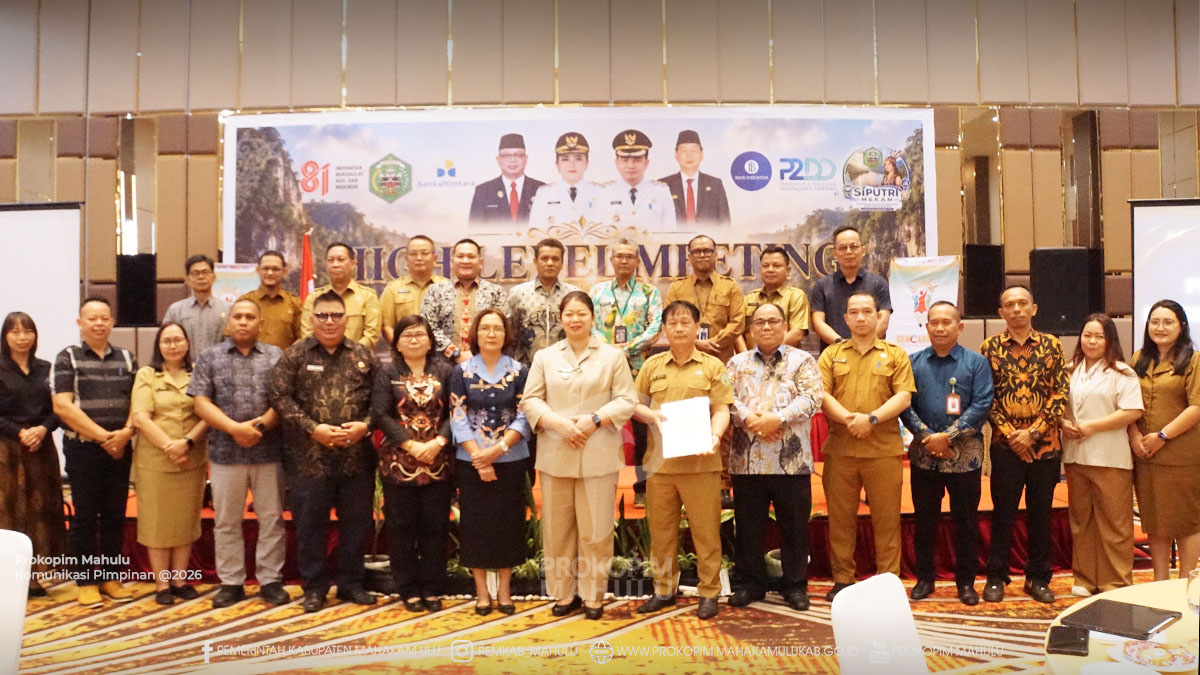 Balikpapan – Bupati Mahakam Ulu (Mahulu), Angela Idang Belawan, membuka secara langsung High Level Meeting Transformasi Tata Kelola Pendapatan Asli Daerah melalui Strategi Kolaboratif Antar Instansi dan Percepatan Digitalisasi Daerah, di MaxOne Hotels Balikpapan. Selasa (11/08/2026)
