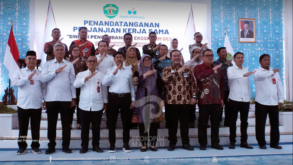 Samarinda – Pemerintah Kabupaten (Pemkab) Mahakam Ulu (Mahulu) memperkuat sinergi pengembangan ekonomi kampung melalui keterlibatan dalam Penandatanganan Perjanjian Kerja Sama (PKS) Sinergi Pengembangan Ekosistem Desa antara Pemerintah Provinsi Kalimantan Timur dan Bankaltimtara, yang berlangsung di Pendopo Odah Etam, Kantor Gubernur Kalimantan Timur,. Rabu (12/08/2026)