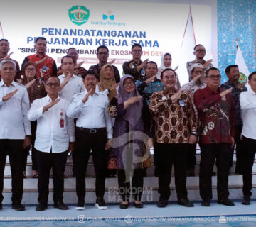 Samarinda – Pemerintah Kabupaten (Pemkab) Mahakam Ulu (Mahulu) memperkuat sinergi pengembangan ekonomi kampung melalui keterlibatan dalam Penandatanganan Perjanjian Kerja Sama (PKS) Sinergi Pengembangan Ekosistem Desa antara Pemerintah Provinsi Kalimantan Timur dan Bankaltimtara, yang berlangsung di Pendopo Odah Etam, Kantor Gubernur Kalimantan Timur,. Rabu (12/08/2026)
