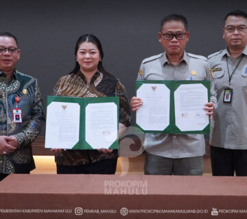 Jakarta – Bupati Mahakam Ulu (Mahulu), Angela Idang Belawan menandatangani Nota Kesepahaman (MoU) kerja sama pembangunan dan pengembangan inovasi pertanian bersama Kepala Badan Perakitan dan Modernisasi Pertanian (BRMP) Kementerian Pertanian, Prof. Dr. Ir. Fadjry Djufry, M.Si., di Ruang Rapat Kantor BRMP, Jakarta, Kamis (27/8/2026) pagi.