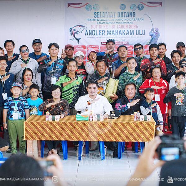 Ujoh Bilang – Dalam rangka memeriahkan Hari Ulang Tahun (HUT) ke-81 Kemerdekaan Republik Indonesia Tahun 2026, Bupati Mahakam Ulu (Mahulu), Angela Idang Belawan, yang diwakili Wakil Bupati (Wabup) Mahulu, Suhuk, S.E., membuka kegiatan Lomba Memancing Dasaran yang diprakarsai oleh komunitas Angler Mahakam Ulu.