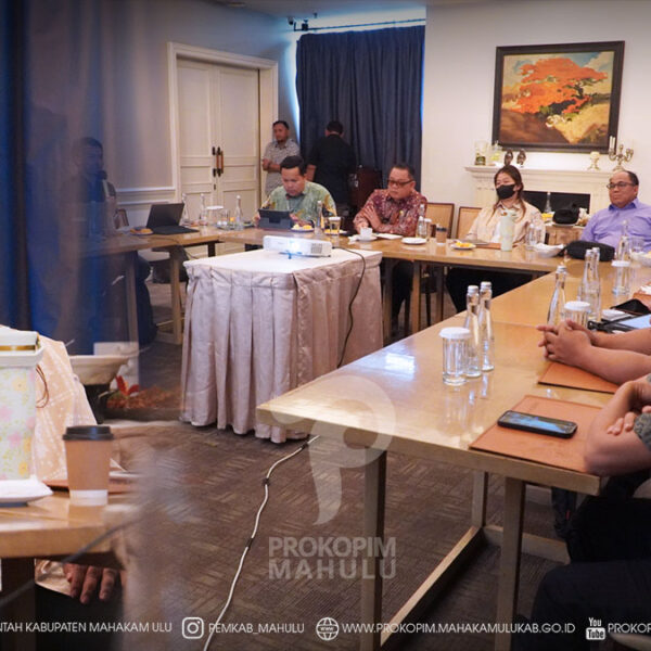Cover Berita Edit 2026 Jakarta – Bupati Mahakam Ulu (Mahulu), Angela Idang Belawan mengikuti Sosialisasi dan Pendampingan Manajemen Kinerja Pemerintah Daerah yang diselenggarakan Badan Perencanaan, Penelitian dan Pengembangan Daerah (Bappelitbangda) Kabupaten Mahulu bekerja sama dengan Universitas Negeri Surabaya (UNESA), di Jakarta, Jumat (28/08/2026).