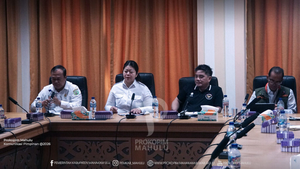 Ujoh Bilang – Bupati Mahakam Ulu (Mahulu), Angela Idang Belawan, memimpin Rapat Koordinasi Penanganan Dampak Kemarau di Kabupaten Mahulu, yang digelar di Kantor Bupati Mahakam Ulu, pada Rabu (19/08/2026) siang.