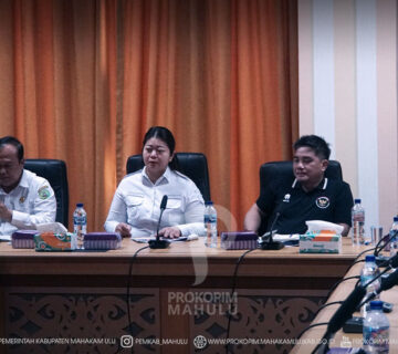 Ujoh Bilang – Bupati Mahakam Ulu (Mahulu), Angela Idang Belawan, memimpin Rapat Koordinasi Penanganan Dampak Kemarau di Kabupaten Mahulu, yang digelar di Kantor Bupati Mahakam Ulu, pada Rabu (19/08/2026) siang.