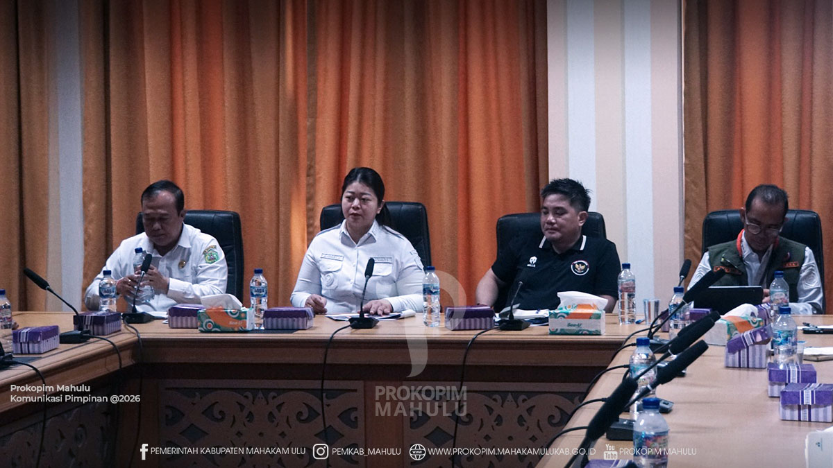 Ujoh Bilang – Bupati Mahakam Ulu (Mahulu), Angela Idang Belawan, memimpin Rapat Koordinasi Penanganan Dampak Kemarau di Kabupaten Mahulu, yang digelar di Kantor Bupati Mahakam Ulu, pada Rabu (19/08/2026) siang.